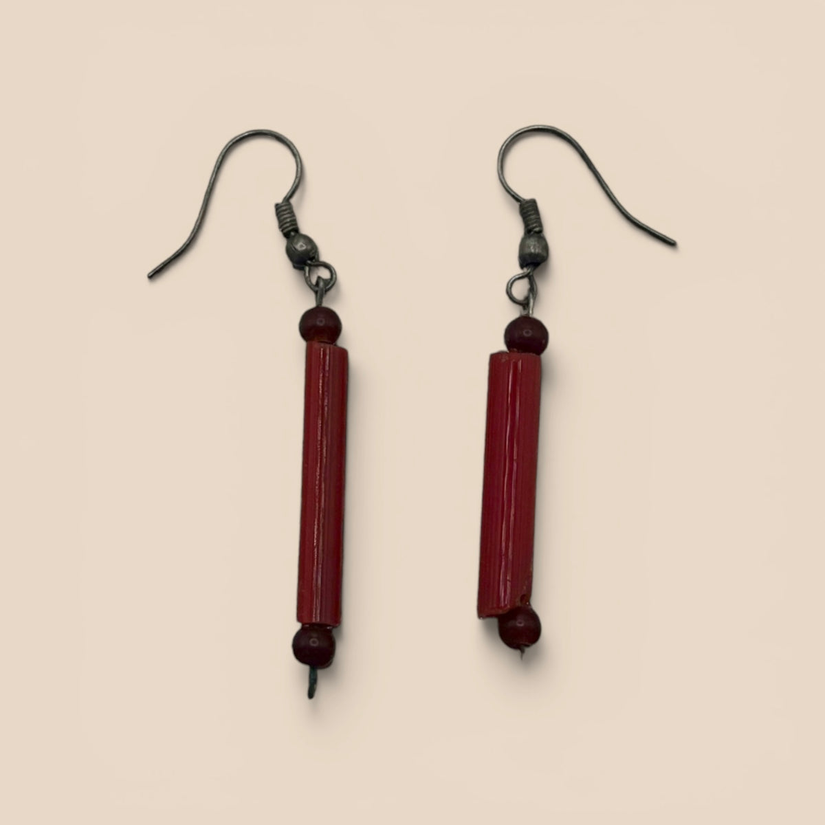 Boucles d'oreilles barres cinabre rouge