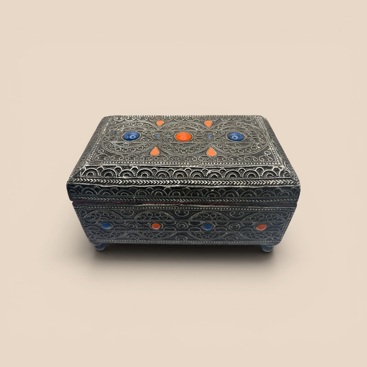 Boîte rectangulaire argenté à pierres