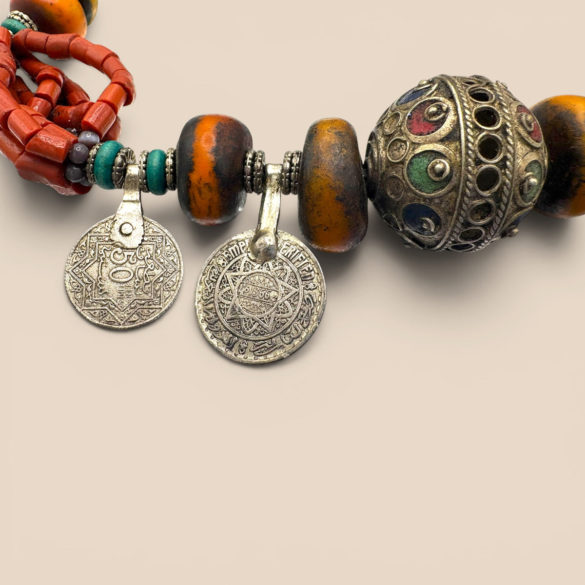 Collier boule émaillée corail pièces