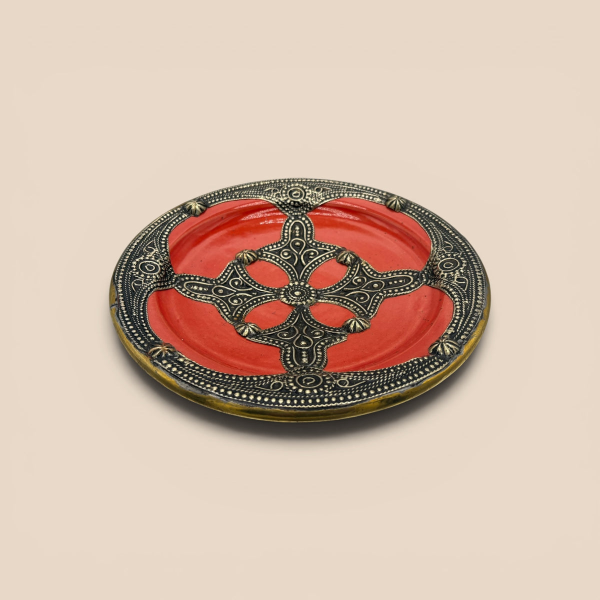 Plat filigrane rouge