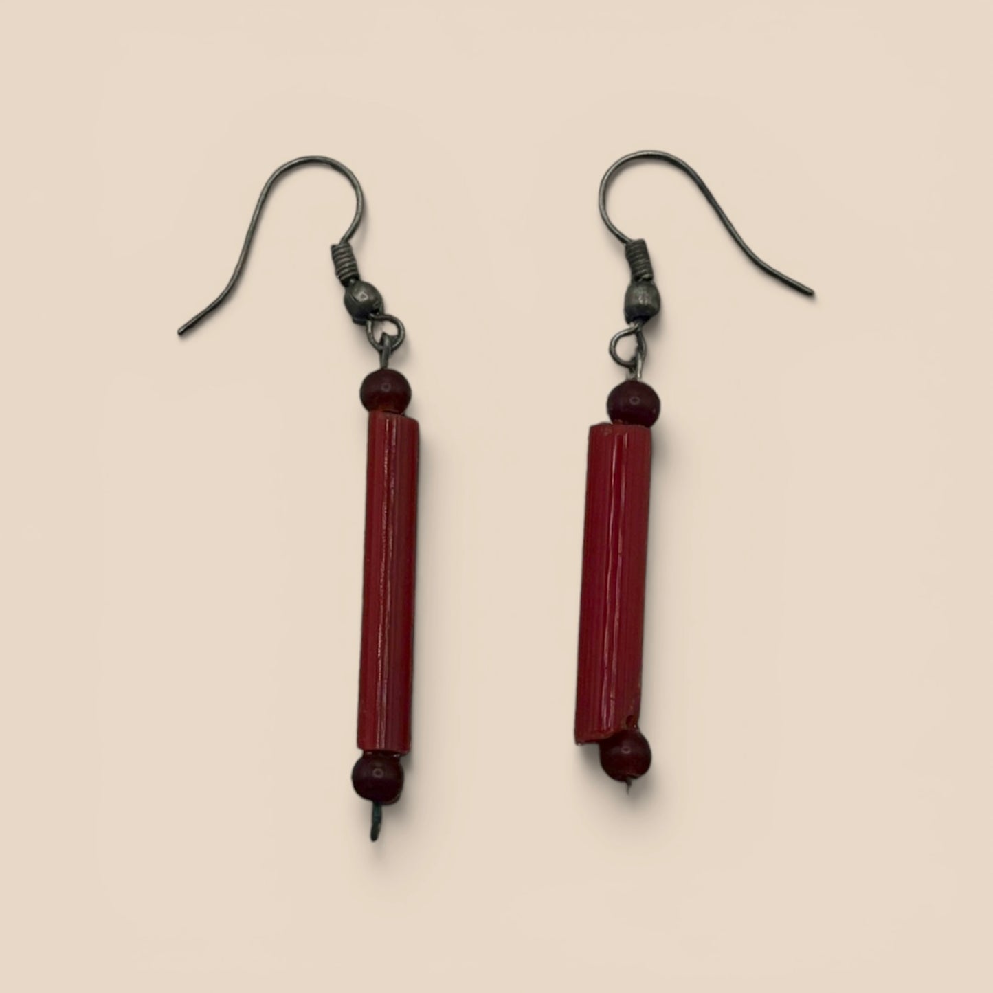 Boucles d'oreilles barres cinabre rouge