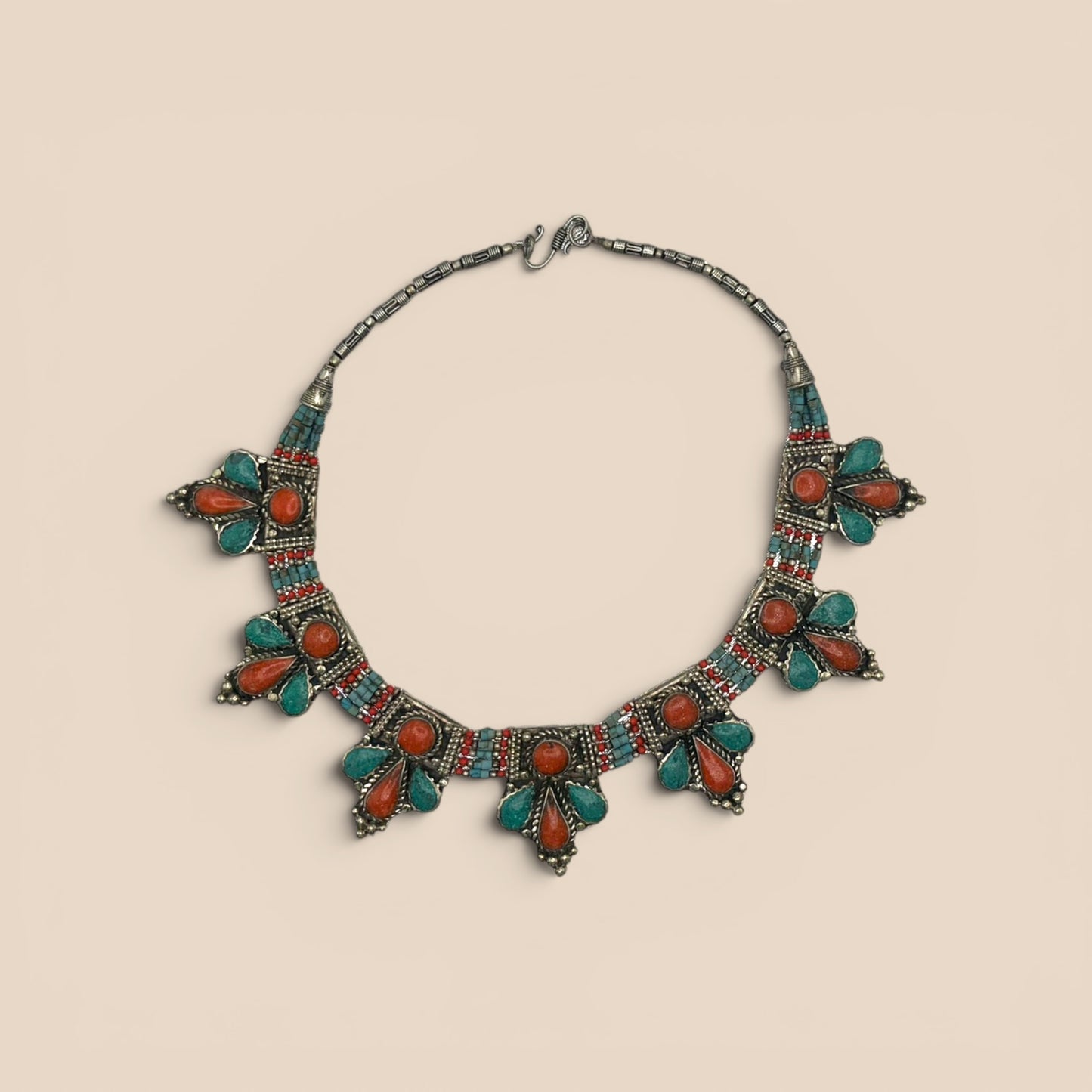 Collier plastron turquoise et corail gouttes