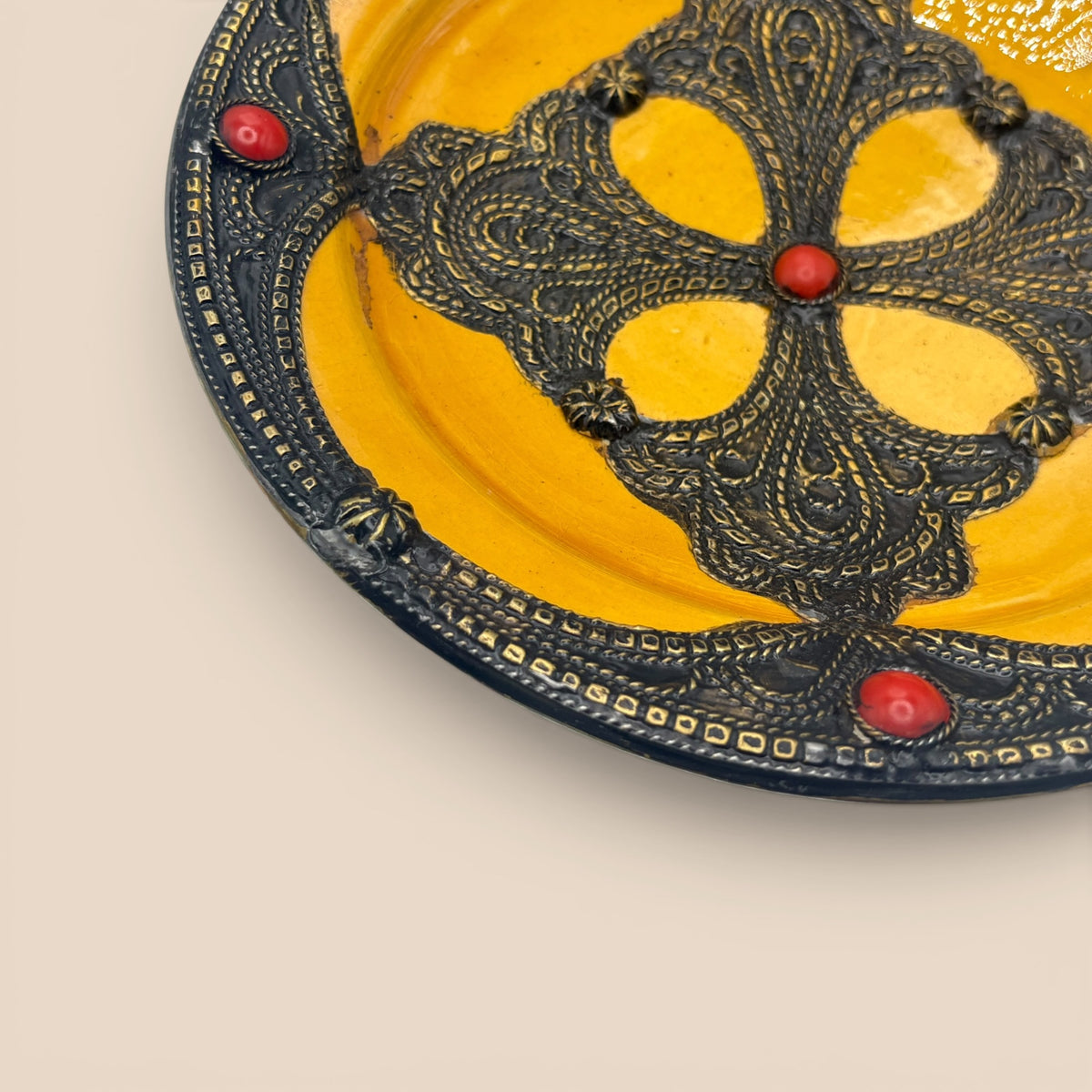 Plat filigrane jaune