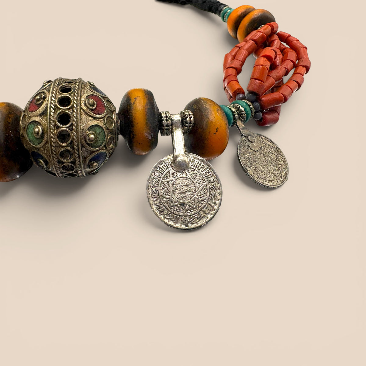 Collier boule émaillée corail pièces