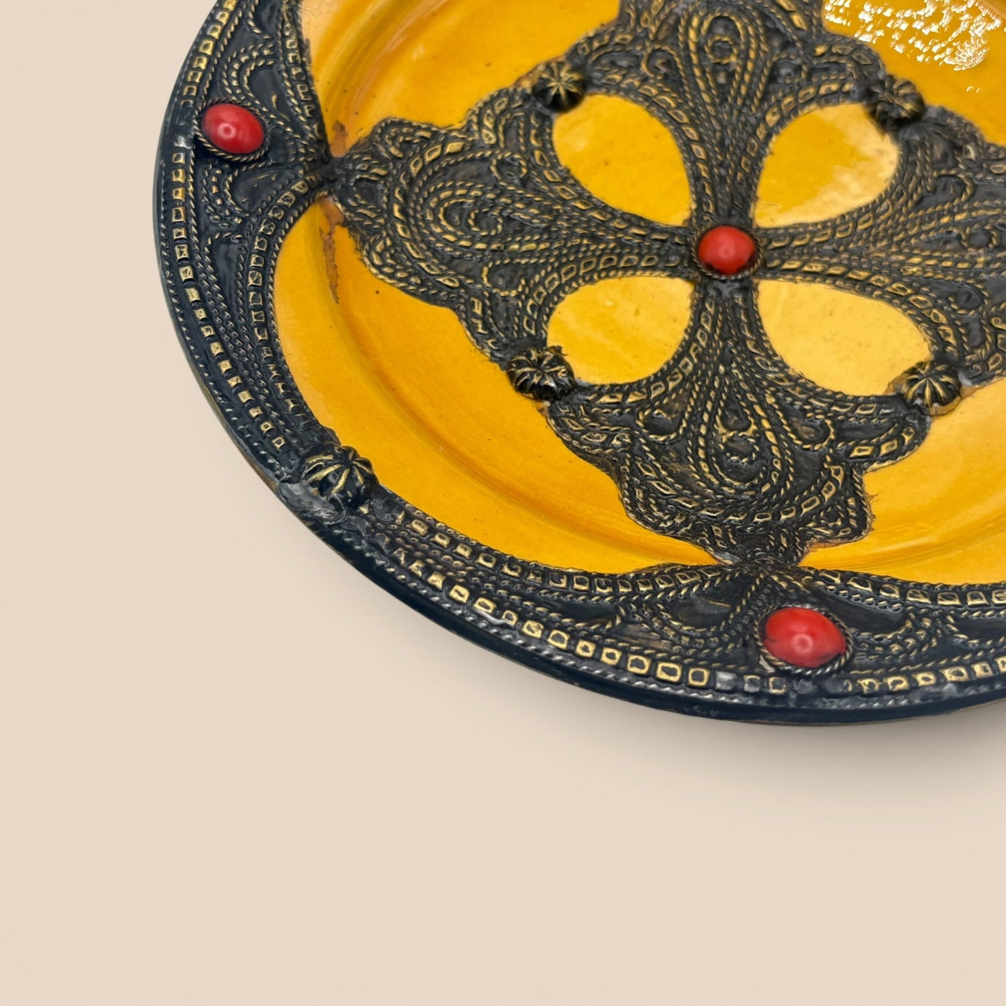 Plat filigrane jaune