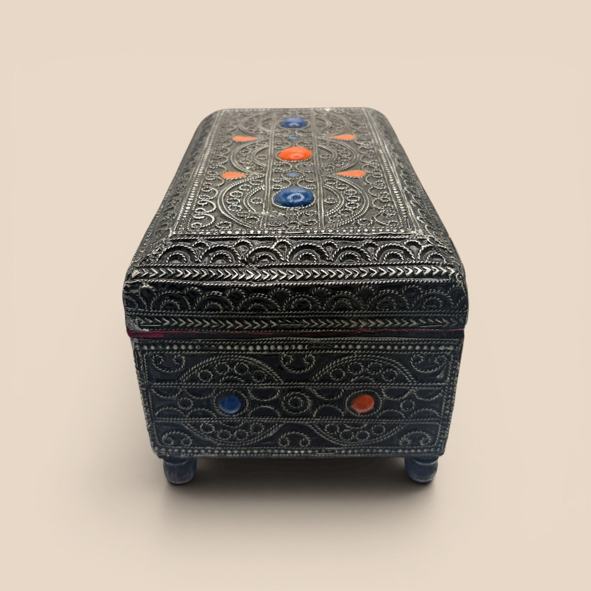 Boîte rectangulaire argenté à pierres