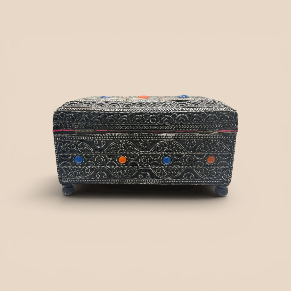 Boîte rectangulaire argenté à pierres
