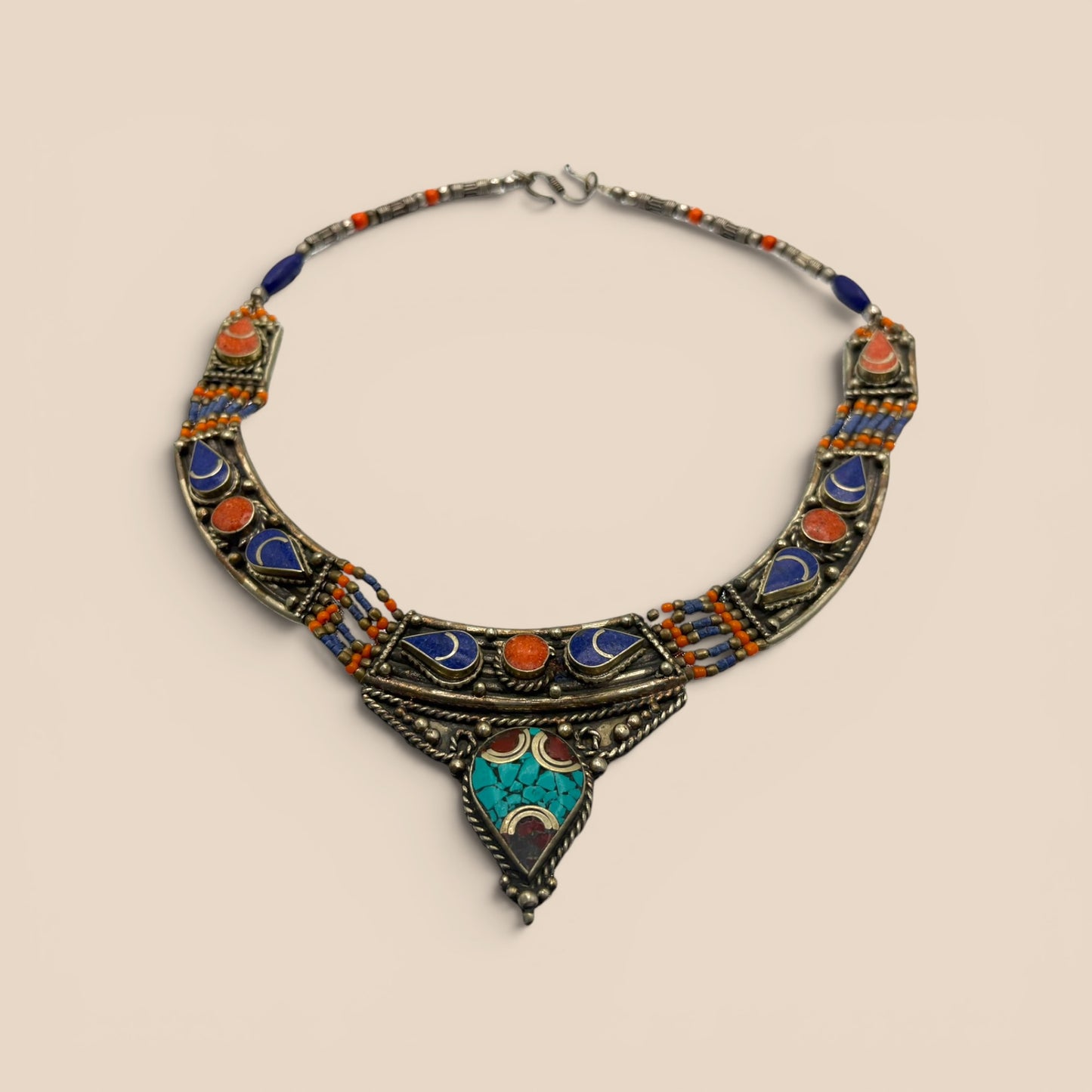 Collier plastron corail lapis turquoise goutte