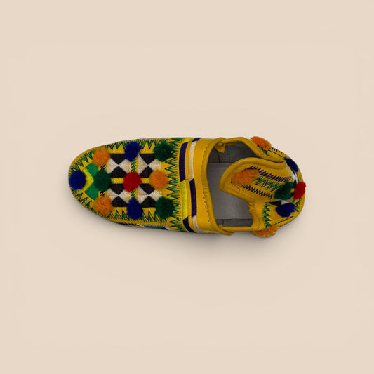 Babouches marocaines en cuir cousu main, artisanat éthique — Tssayno