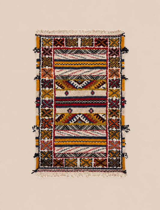 Tapis berbère marocain en laine, tissé main dans l'Atlas — Tssayno