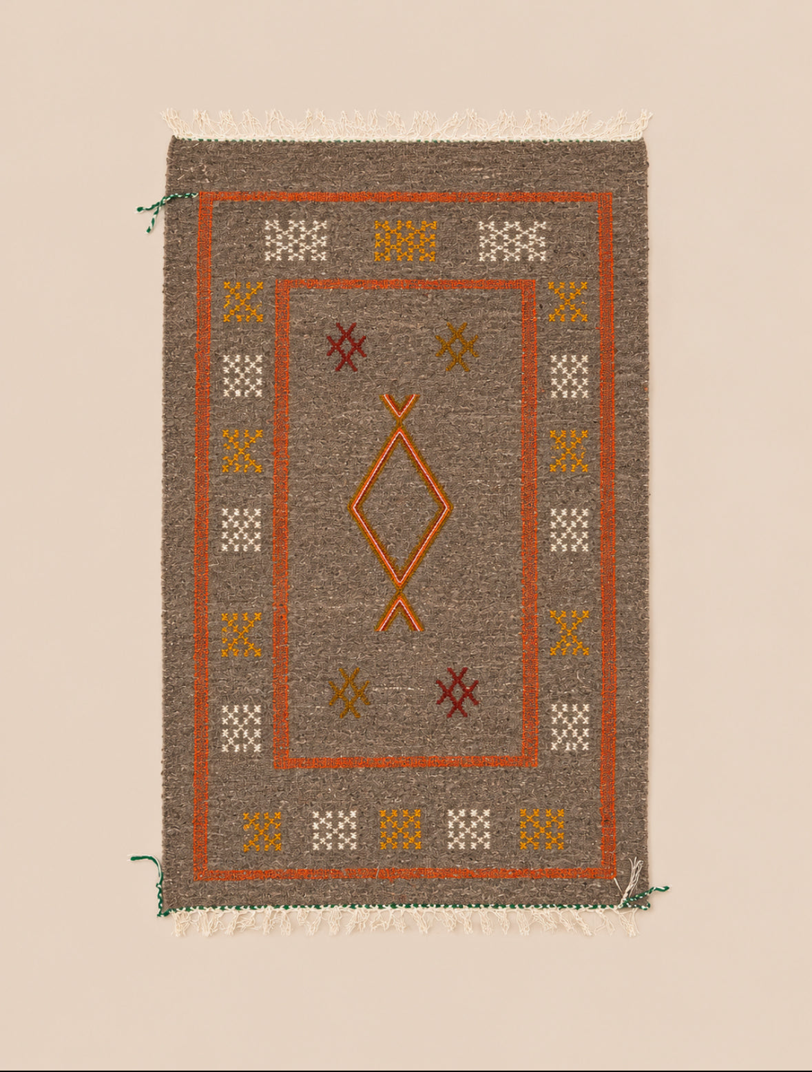 Tapis berbère marocain en laine, tissé main dans l'Atlas — Tssayno