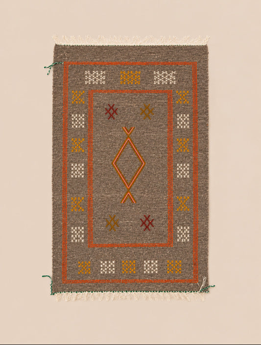 Tapis berbère marocain en laine, tissé main dans l'Atlas — Tssayno