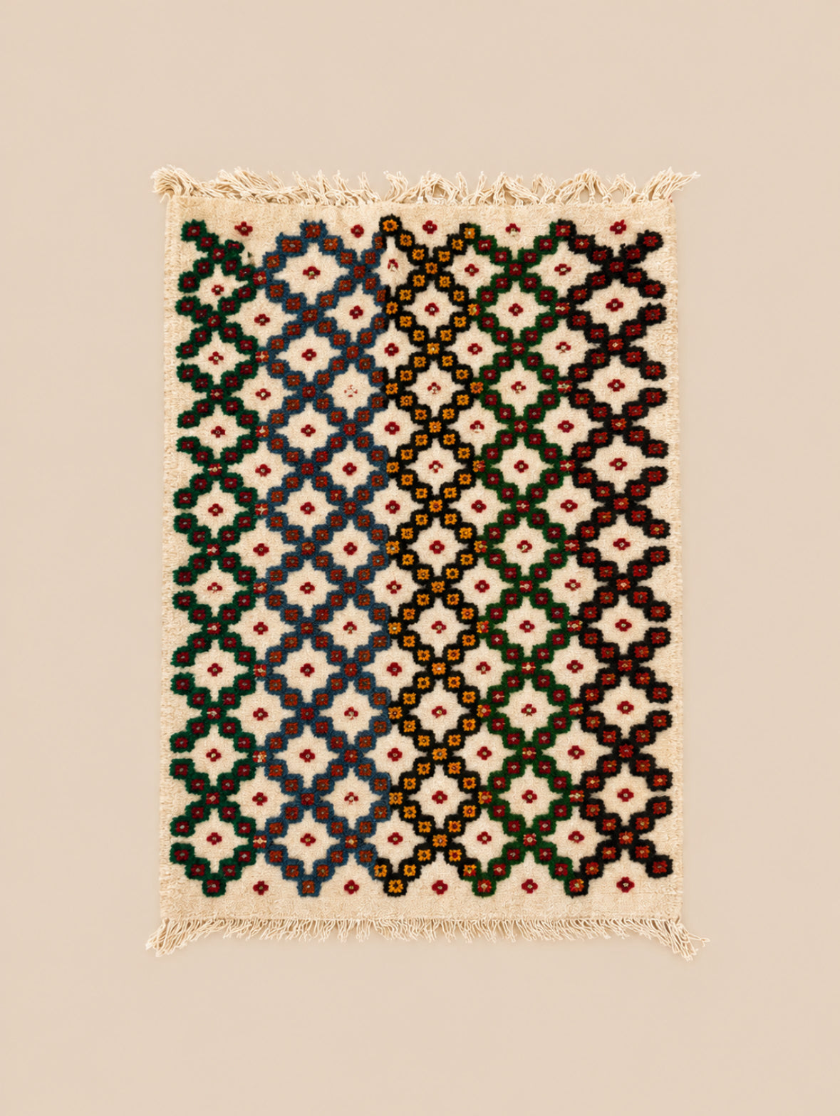 Tapis berbère marocain en laine, tissé main dans l'Atlas — Tssayno